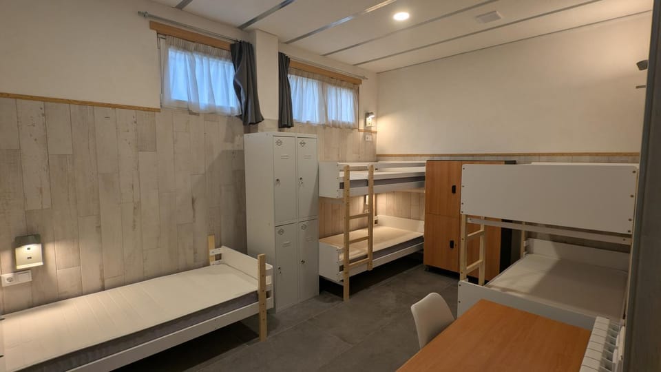Bed, Photo of the whole room, Bedroom, bunk bed