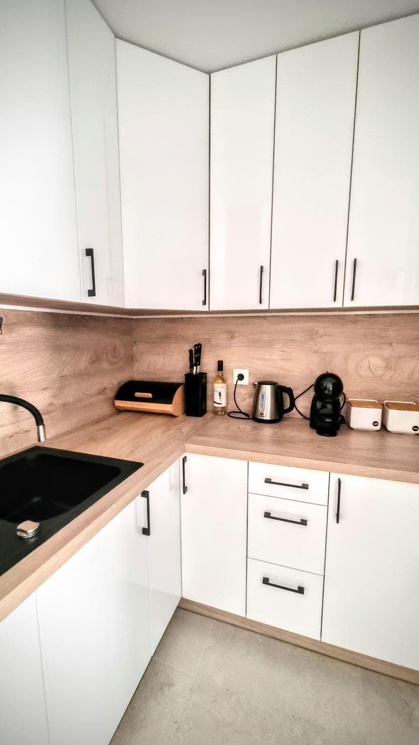 Coffee/tea facilities, Kitchen or kitchenette, stove, toaster