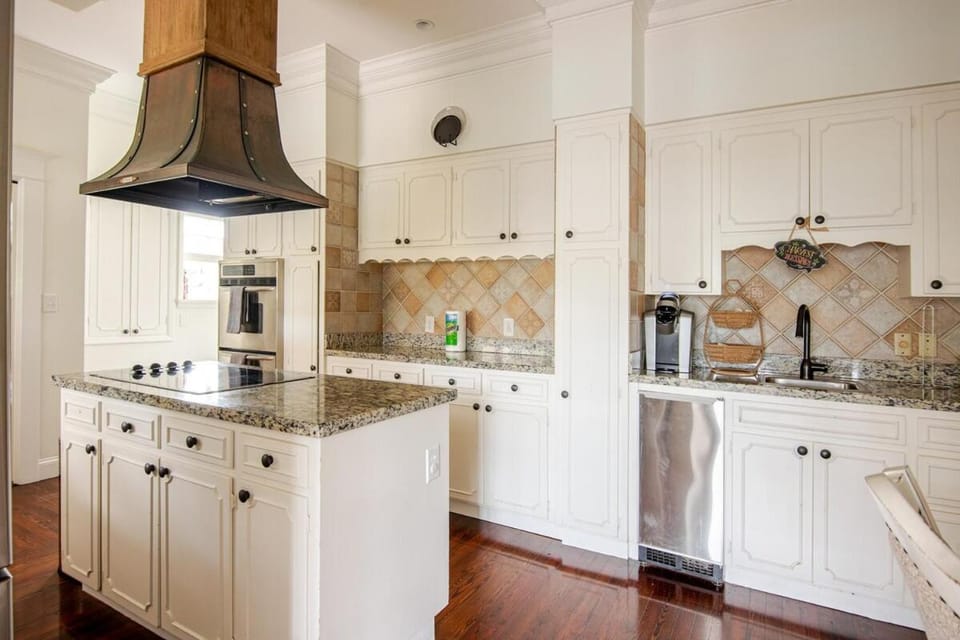 Grand 1920s Estate | Pool, Spa & Gym | Sleeps 16 House in Ocala
