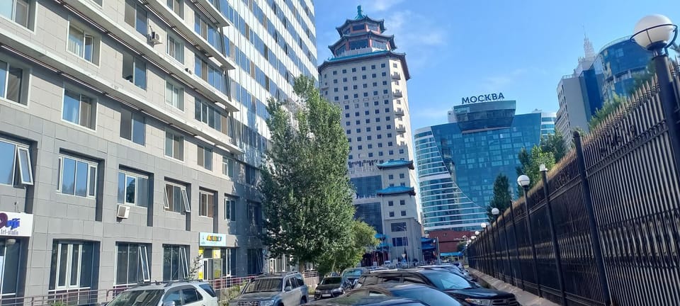 Комфортная квартира рядом с монументом Байтерек Apartment in Kazakhstan