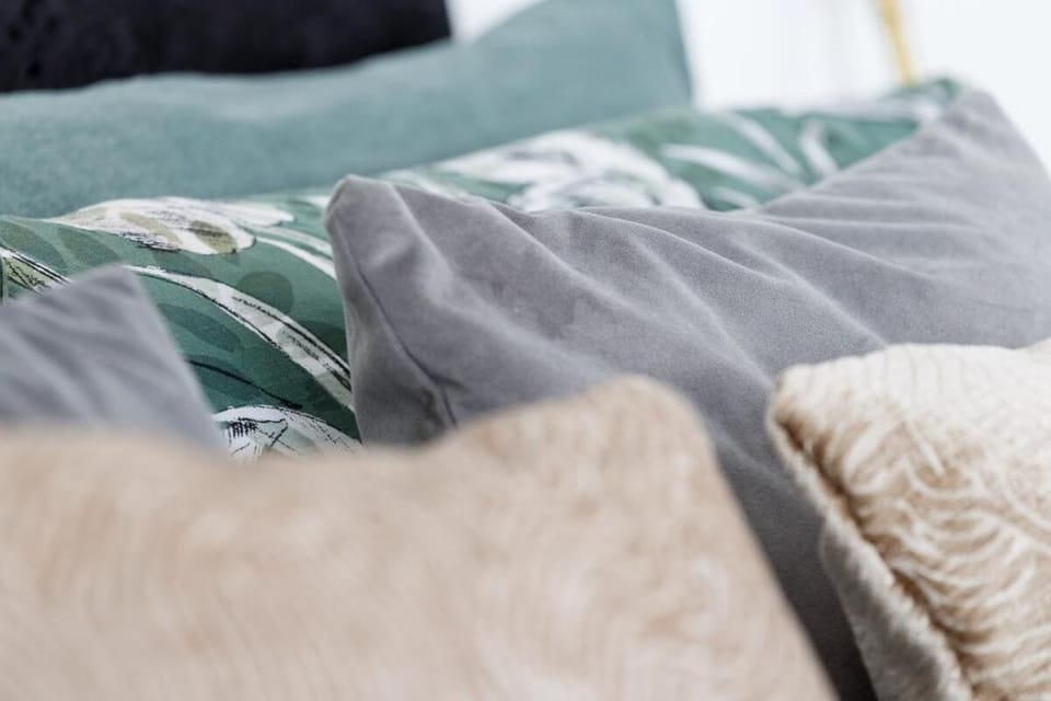 Charming 4BR House in St Helens - Sleep 8 House in St Helens