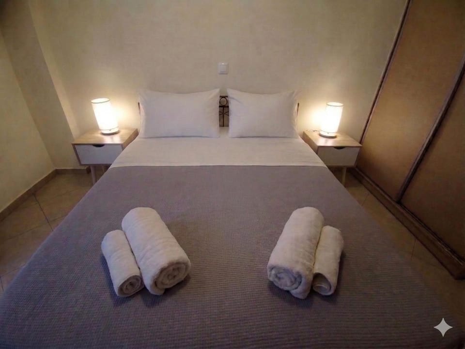 Bed, Bedroom, towels