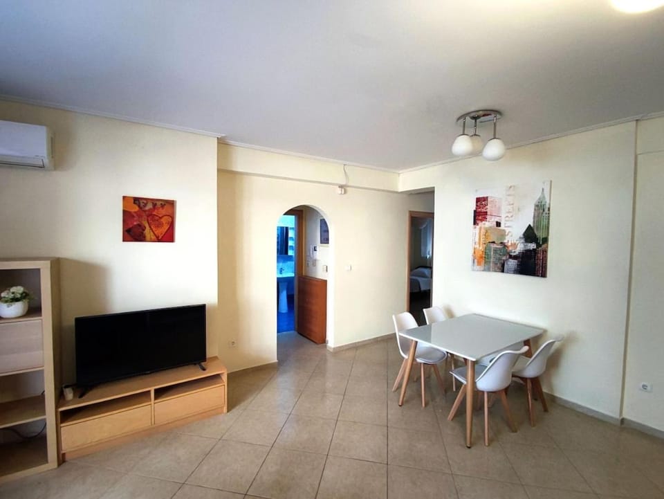 TV and multimedia, Seating area, Dining area