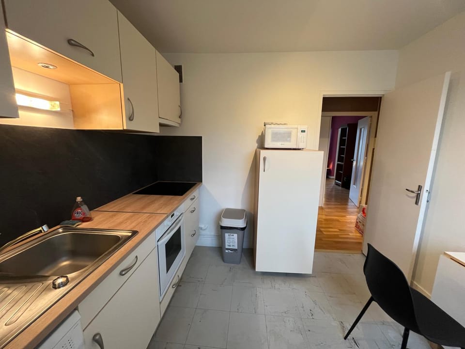 Loft calme sur la rivière avec parking Apartment in Lisieux