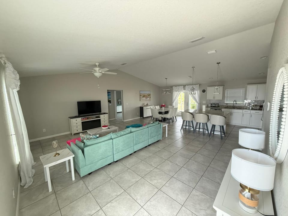 TV and multimedia, Kitchen or kitchenette, Dining area