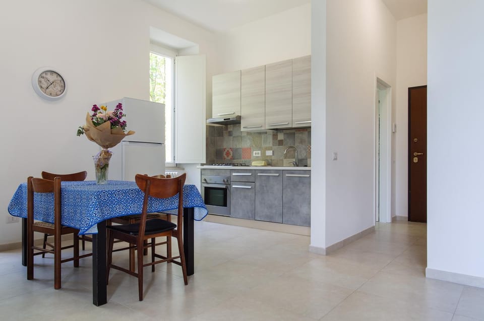 Dining area, oven, stove