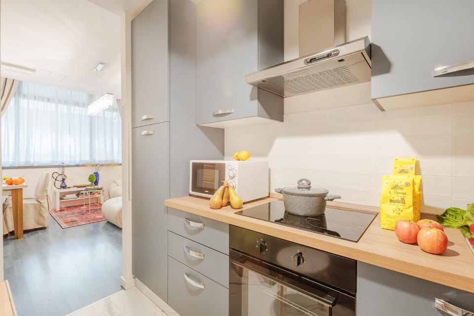 Kitchen or kitchenette, Food and drinks, Food, oven, stove, toaster