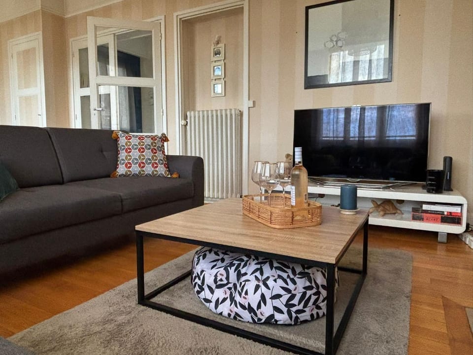Communal lounge/ TV room, Living room