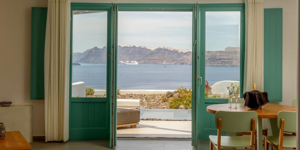 Day, Natural landscape, View (from property/room), Balcony/Terrace, Living room, Dining area, Landmark view, Sea view, Swimming pool, Alcoholic drinks, Inner courtyard view