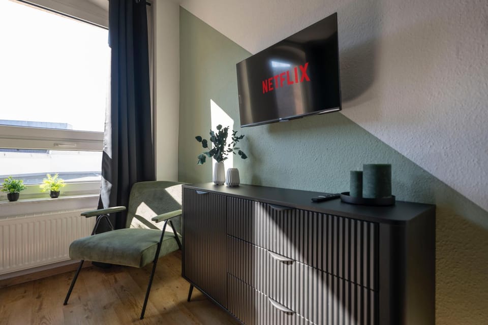 TV and multimedia, Photo of the whole room, Bedroom