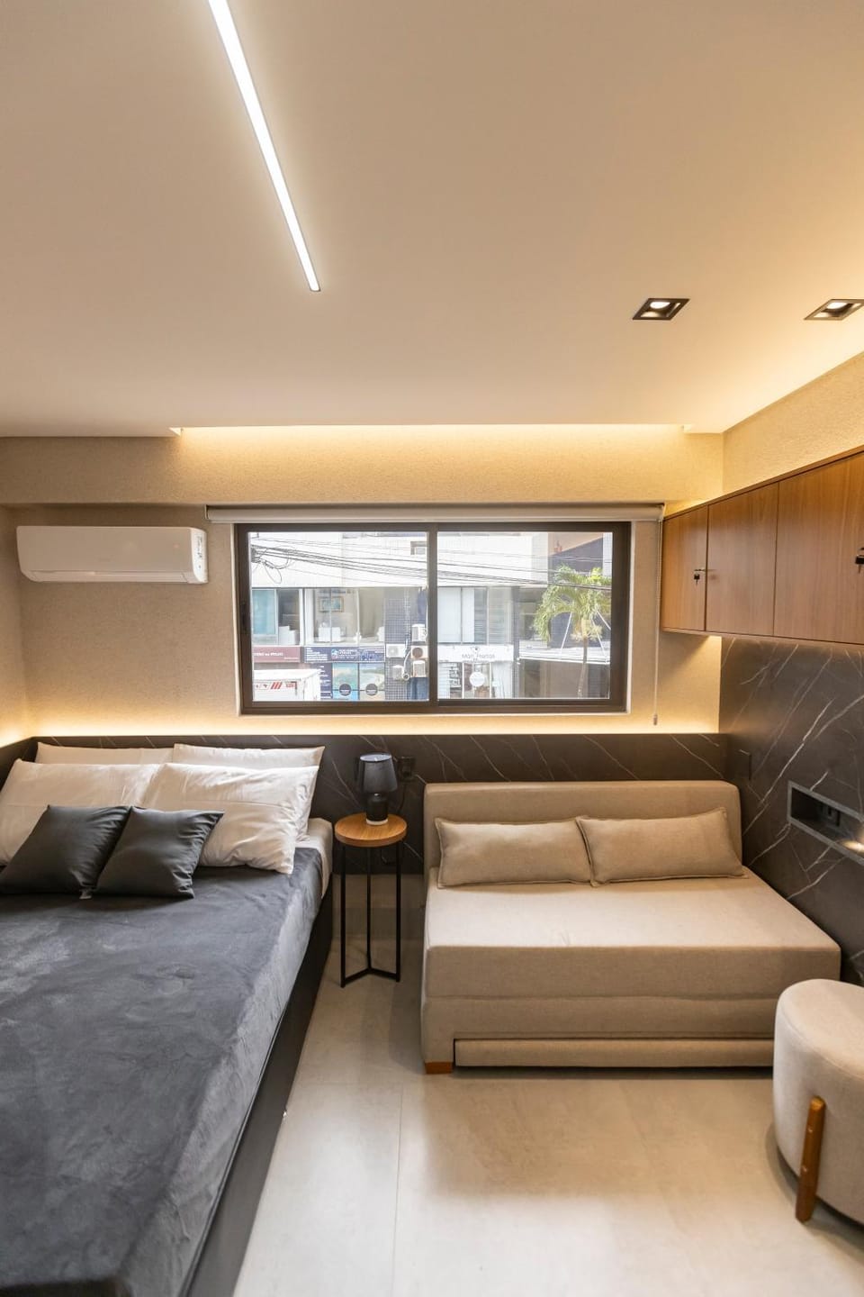 Bed, Photo of the whole room, Seating area, Bedroom