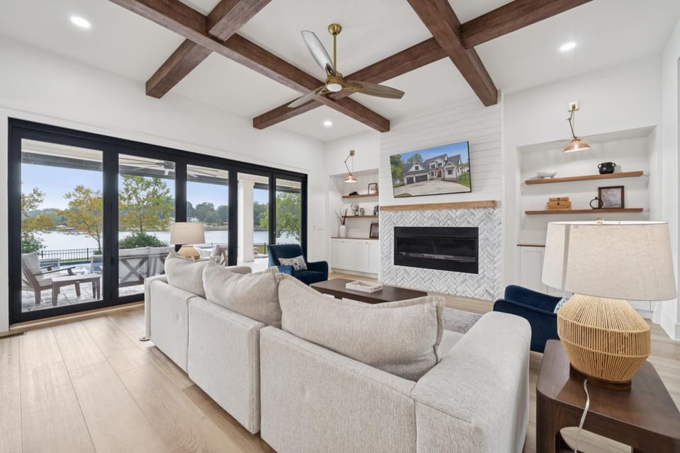 Luna's Lake Life House in Lake Norman