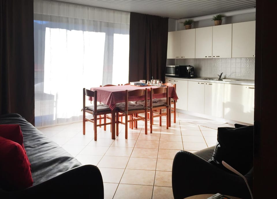 Coffee/tea facilities, Balcony/Terrace, Kitchen or kitchenette, Living room, Dining area