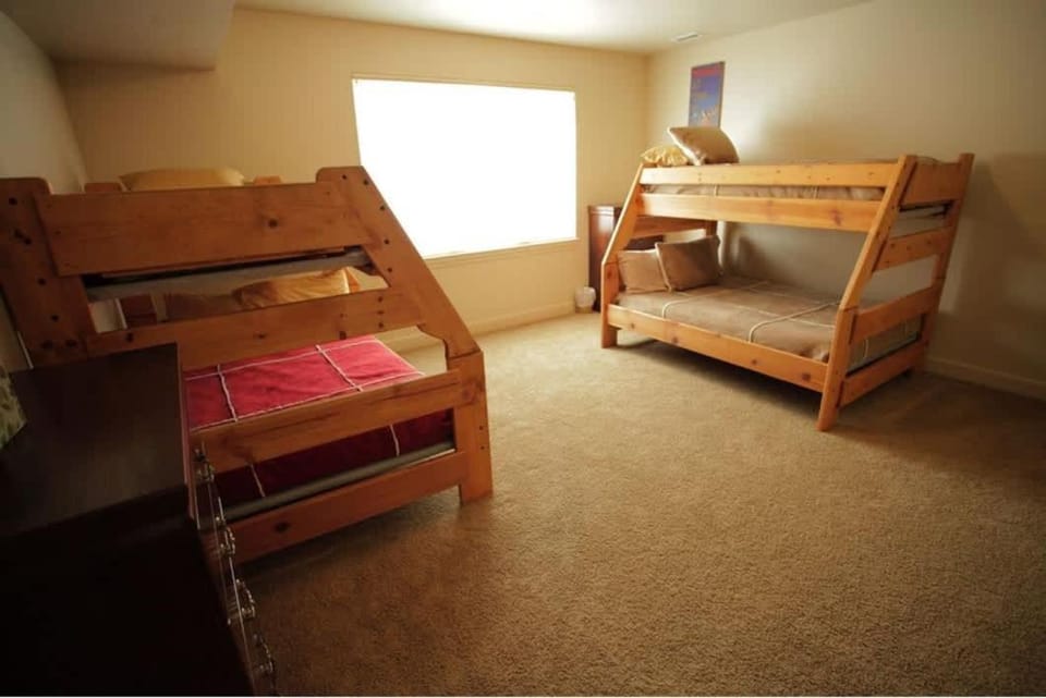5 bdr 3ba Great House Great Value Resort FUN House in Eden