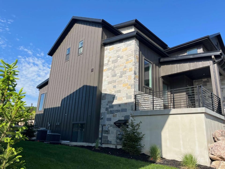 NEW Luxury Home super comfy By Snowbasin & Pow Mow House in Utah