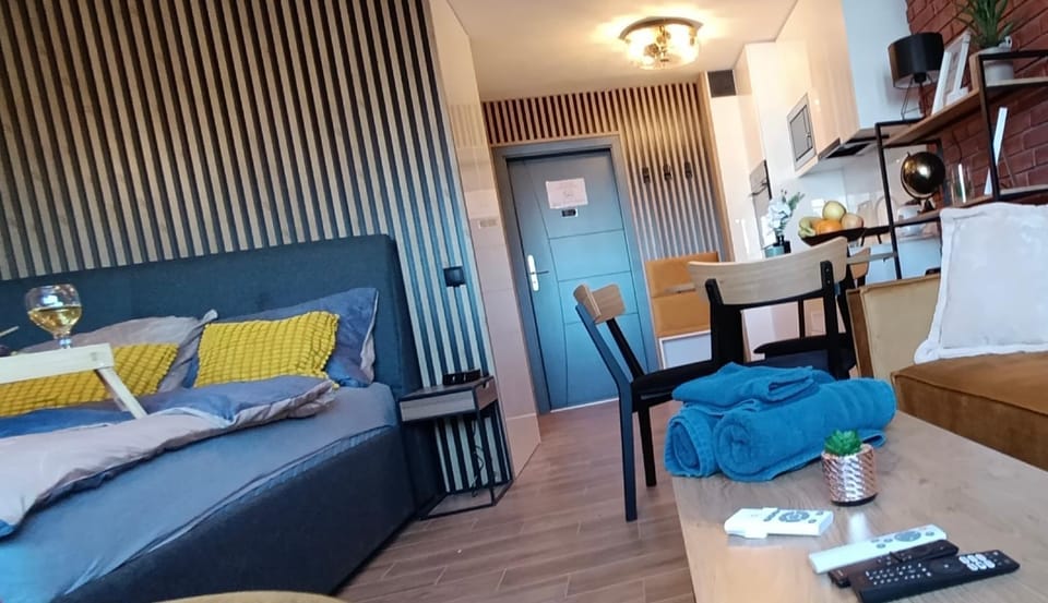 Kitchen or kitchenette, Photo of the whole room, Seating area, Dining area
