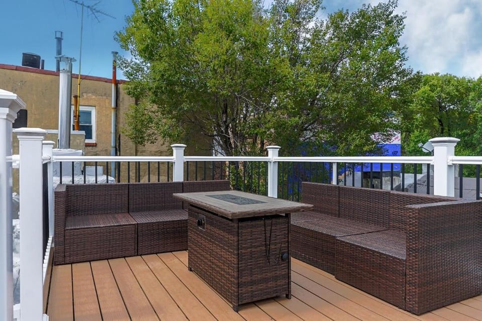 Spacious 3BR Oasis with Patio & Arcade Fun in Philly Apartment in Philadelphia