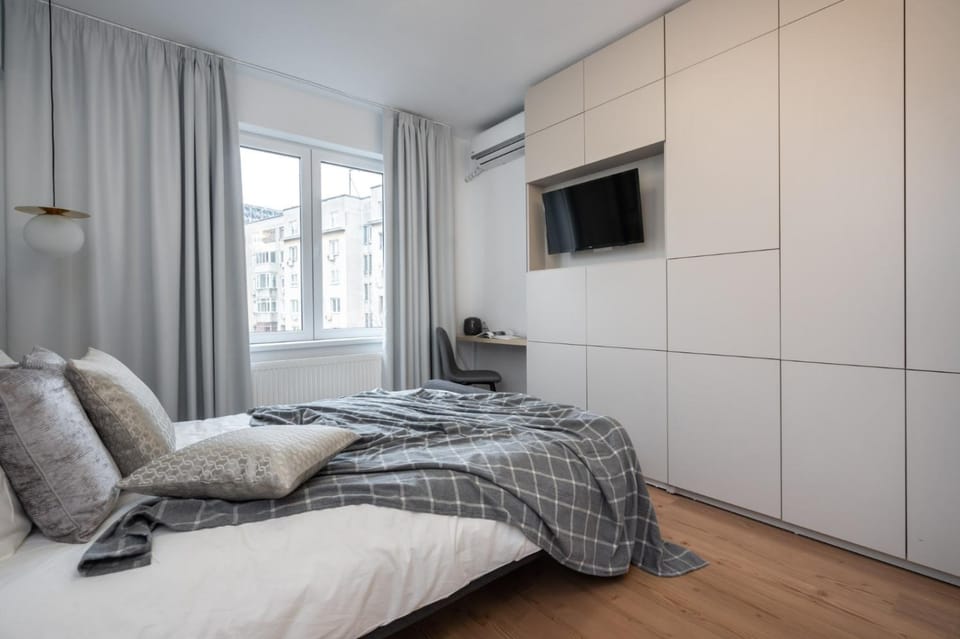 Bed, TV and multimedia, Photo of the whole room, Bedroom, air conditioner