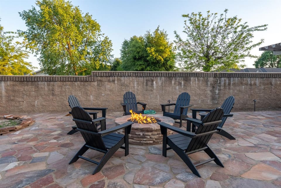 Luxury Estate Pool, Spa, Casita Sleeps 12 Villa in Templeton