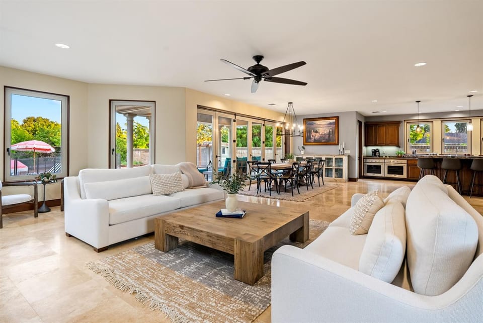 Luxury Estate Pool, Spa, Casita Sleeps 12 Villa in Templeton