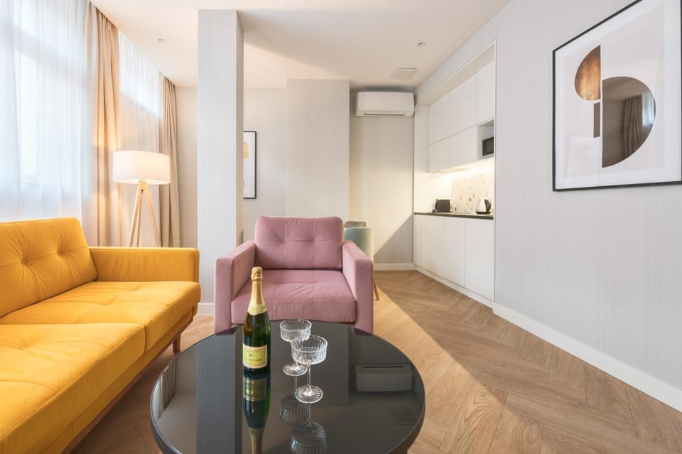 Living room, Seating area