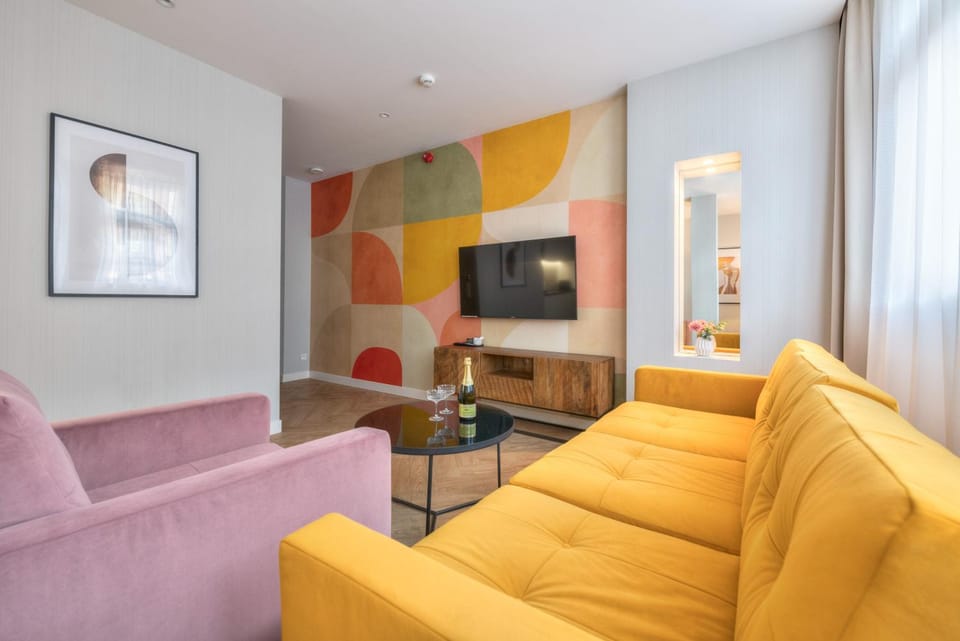 TV and multimedia, Living room, Seating area