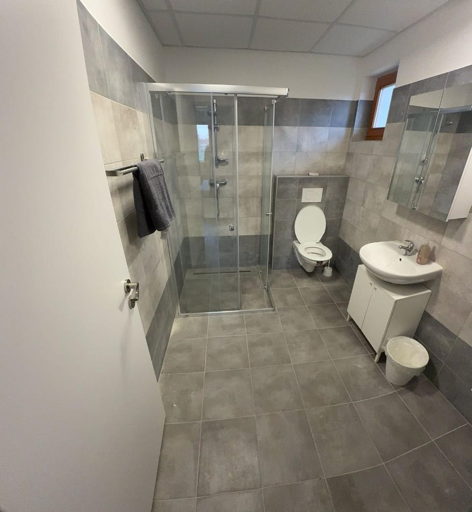 Apartmán u sportovního areálu a koupaliště Apartment in South Moravian Region
