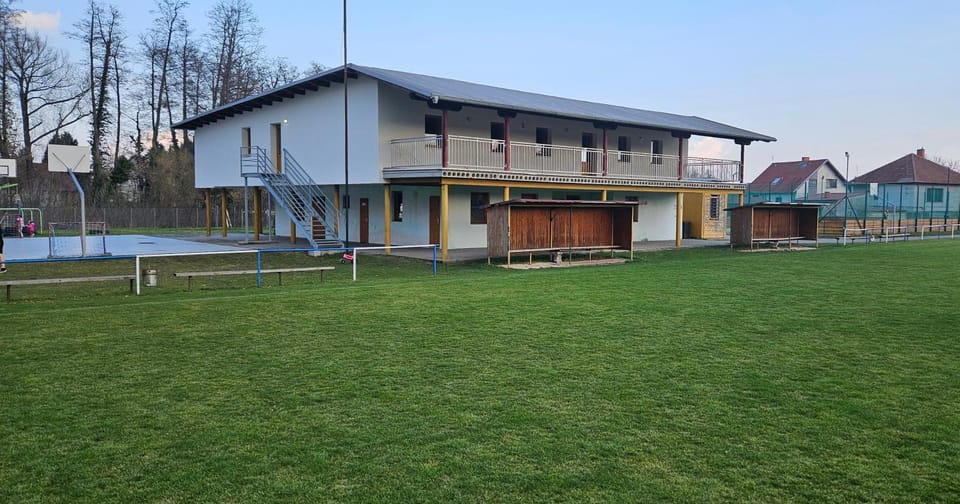 Apartmán u sportovního areálu a koupaliště Apartment in South Moravian Region