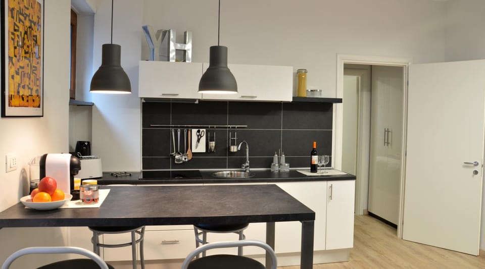 Coffee/tea facilities, Kitchen or kitchenette, Dining area