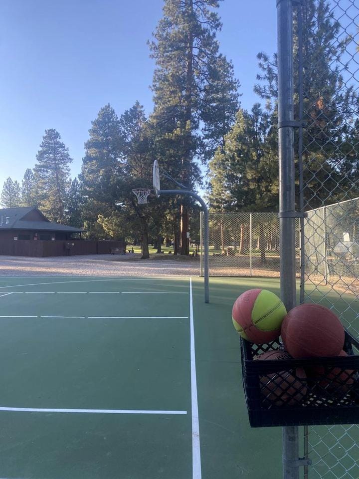 Rustic Cabin Rental near Hoodoo Ski Area and the Deschutes River in Sisters, Oregon Cabin in Oregon