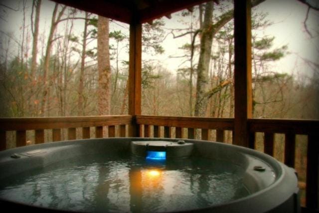 Secluded Woodland Cabin Rental with Hot Tub in Yadkin Valley Wine Region Cabin in Elkin
