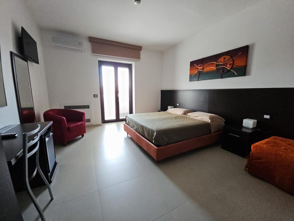 Bed, Bedroom, locker