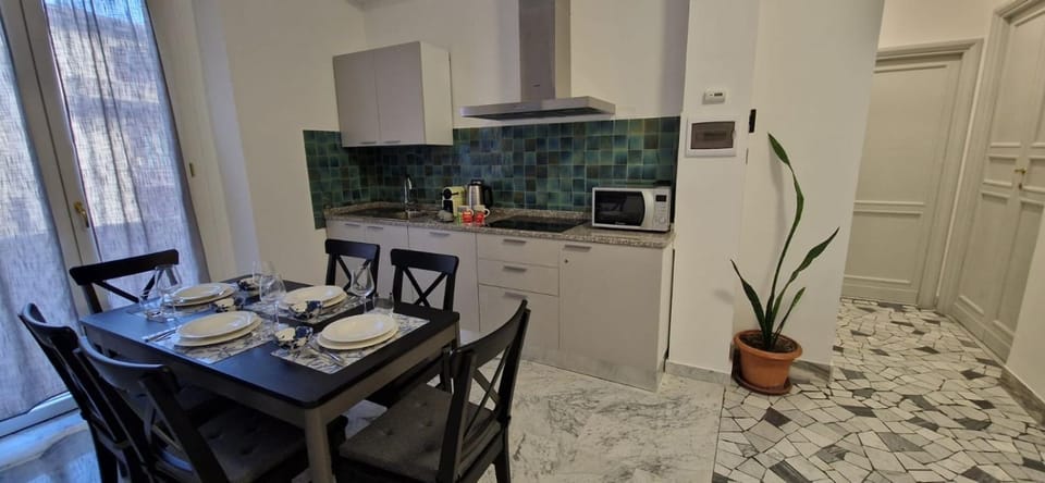 Kitchen or kitchenette, Dining area, stove