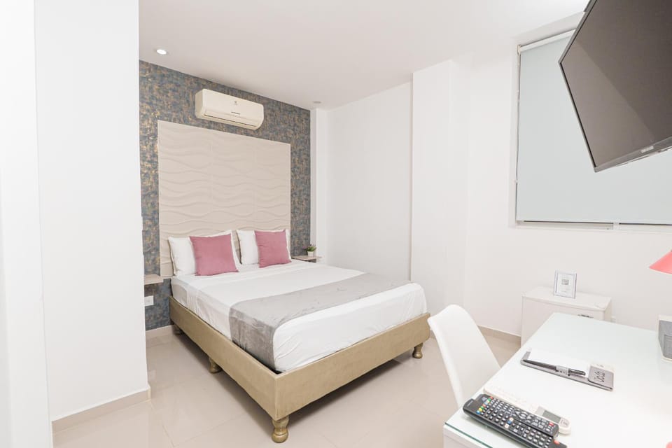 Communal lounge/ TV room, Bed, TV and multimedia, Photo of the whole room, Bedroom, air conditioner