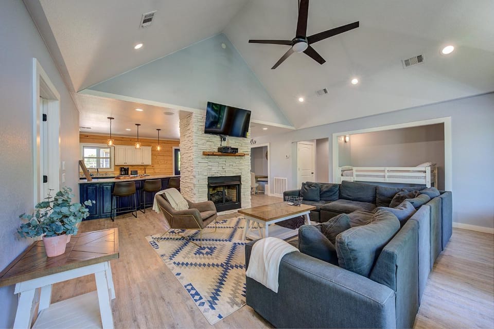 TV and multimedia, Living room, fireplace