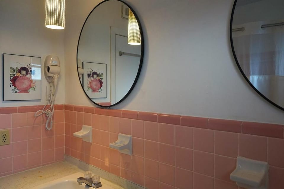 Firethorn Paradise - Family Friendly Fun Near the Beach, Dogs Welcomed House in Gulf Breeze
