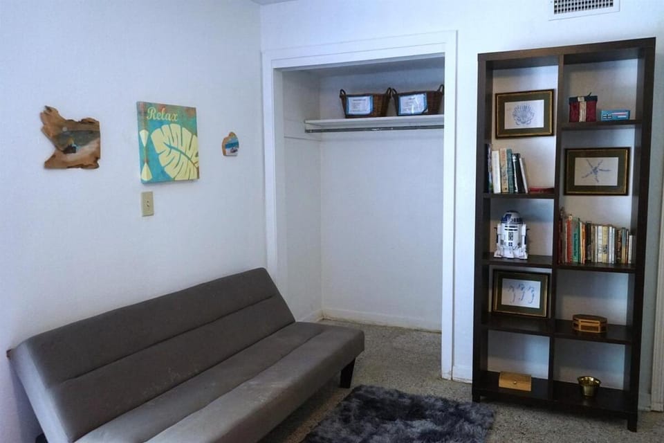 Firethorn Paradise - Family Friendly Fun Near the Beach, Dogs Welcomed House in Gulf Breeze