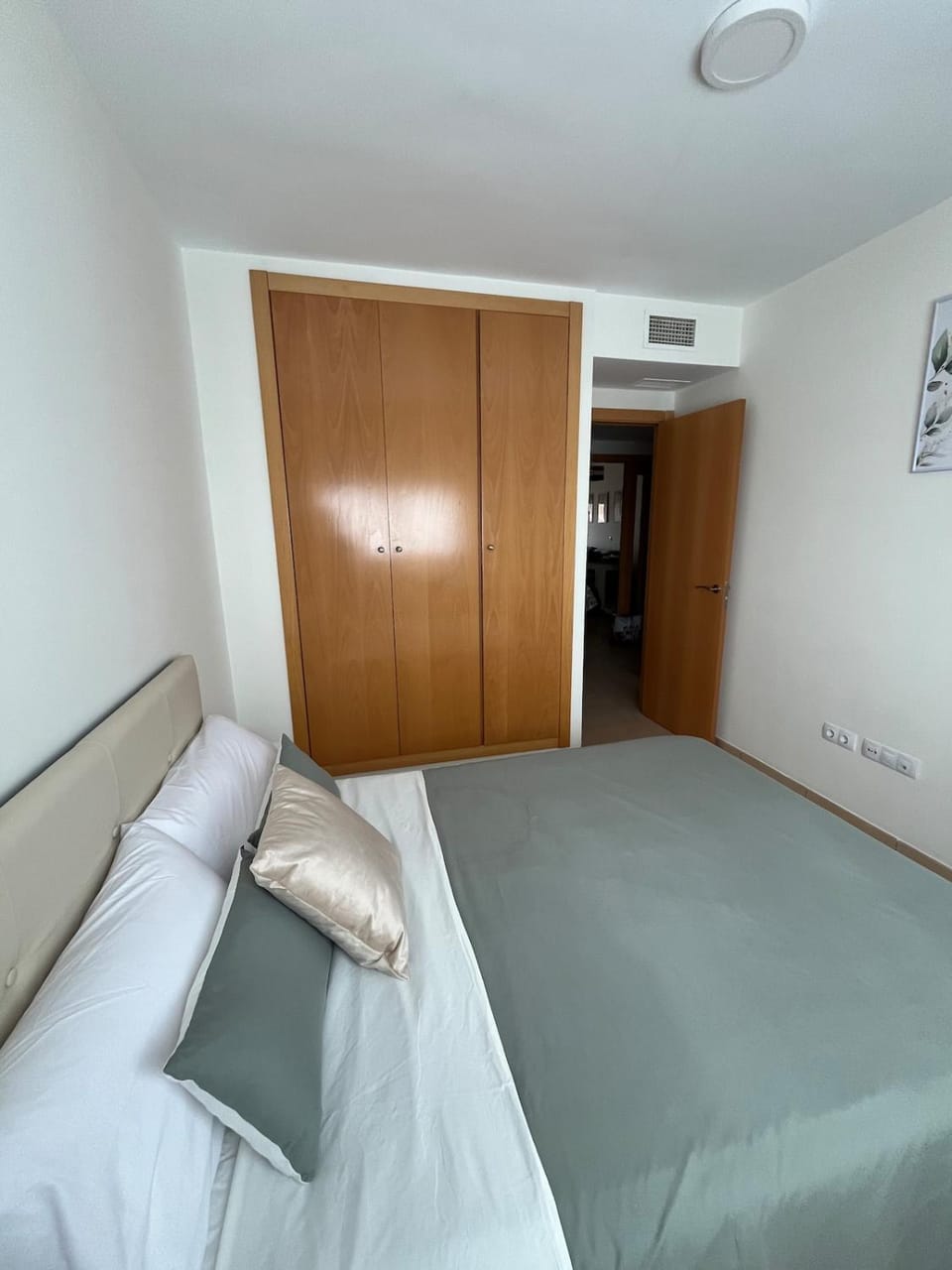 Bed, Photo of the whole room, Bedroom, wardrobe