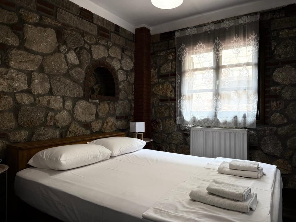 Stone house Vasilis House in Halkidiki