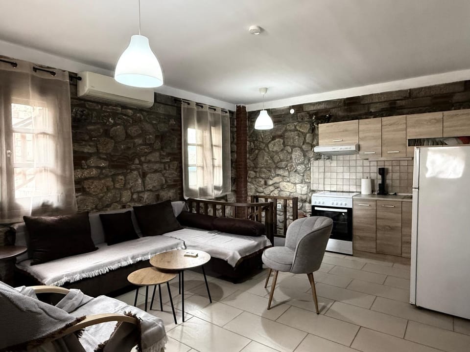 Stone house Vasilis House in Halkidiki