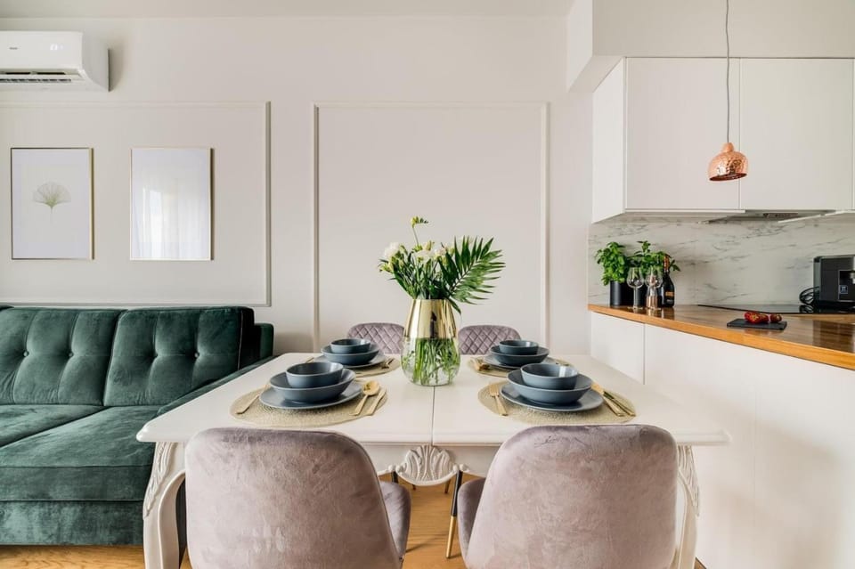 Coffee/tea facilities, Kitchen or kitchenette, Seating area, minibar