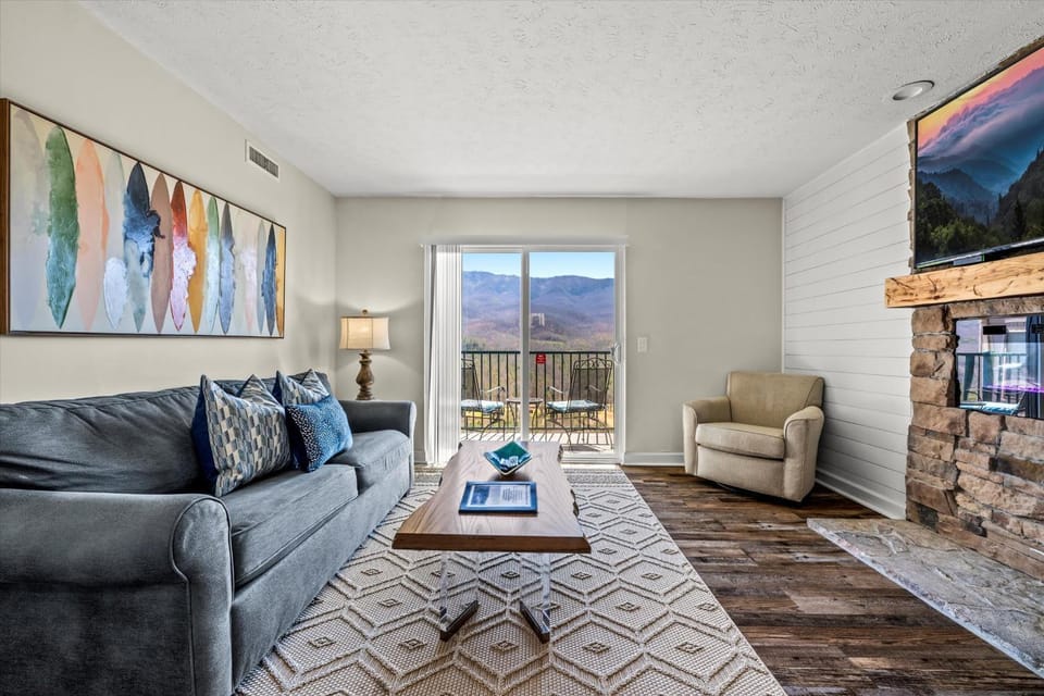 Mountain Breeze Retreat House in Pittman Center