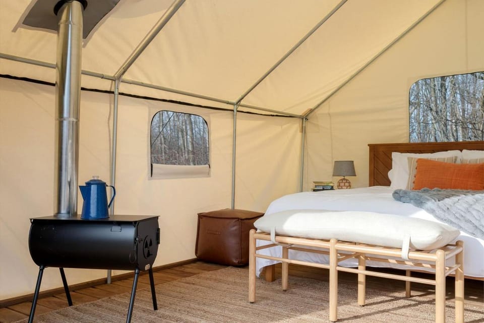 Fabulous Michigan Glamping Getaway near South Haven Luxury tent in Michigan