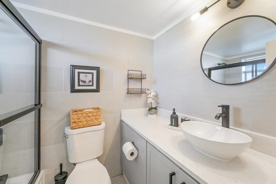 Toilet, Bathroom, towels
