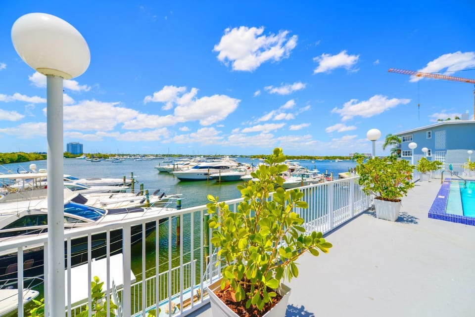 Property building, Lake view, Sea view