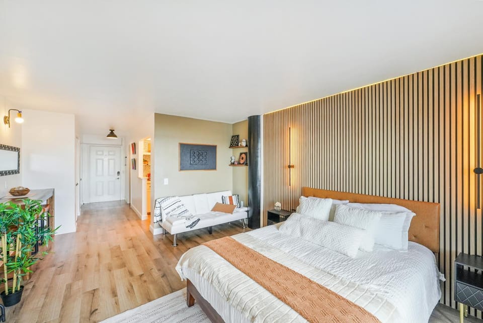 Bed, Photo of the whole room, Bedroom, towels, wardrobe