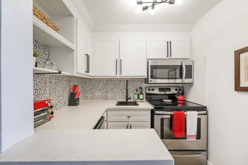 Kitchen or kitchenette, oven, stove
