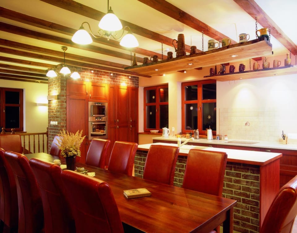 Coffee/tea facilities, Kitchen or kitchenette, Photo of the whole room, Decorative detail, Dining area