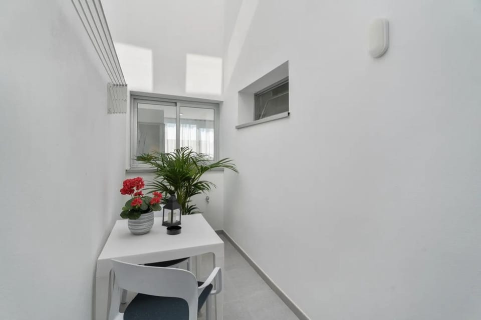 Off site, Balcony/Terrace