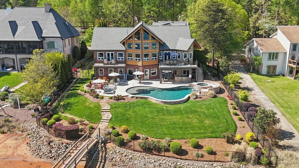 Landing at the Lake House in Lake Norman